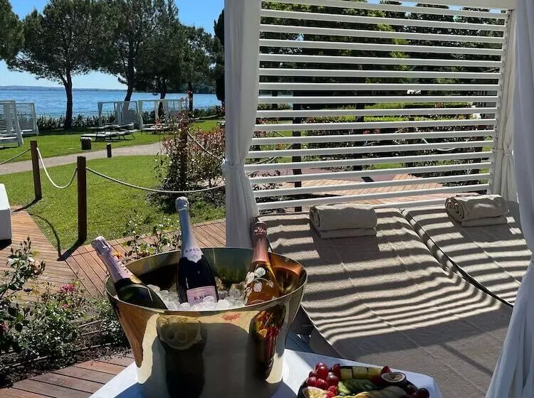 Отель Splendido Bay Luxury Spa Resort