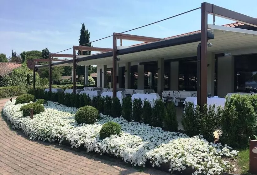 Отель Splendido Bay Luxury Spa Resort