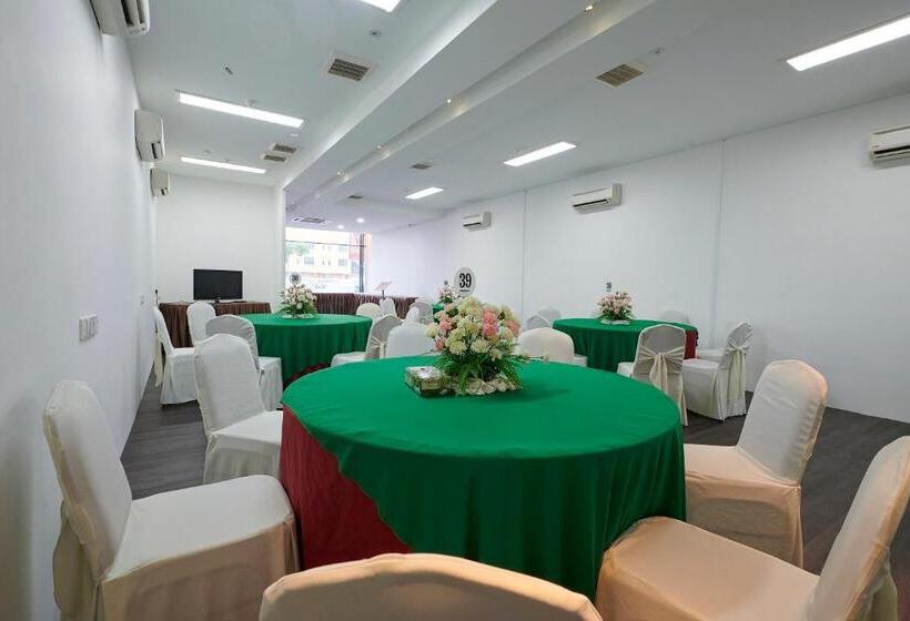 The Leverage Business Hotel Mergong