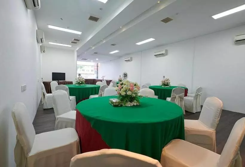 The Leverage Business Hotel Mergong