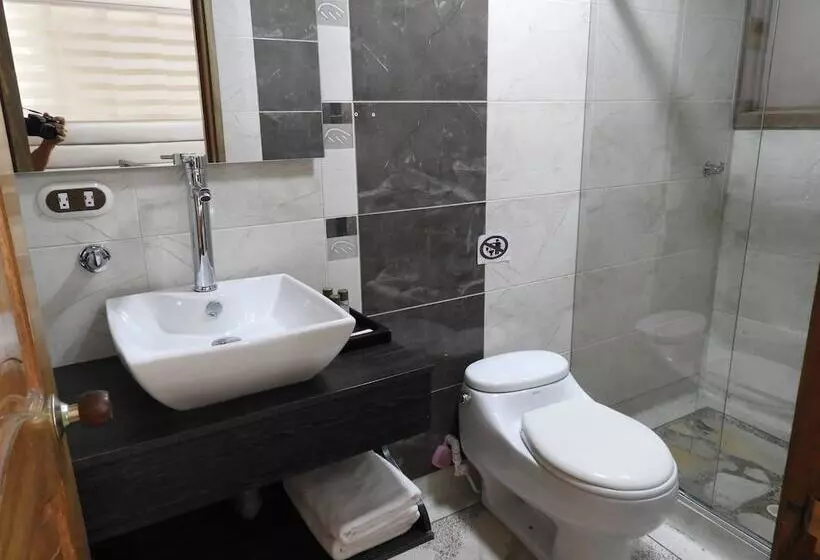 هتل Airport Travel