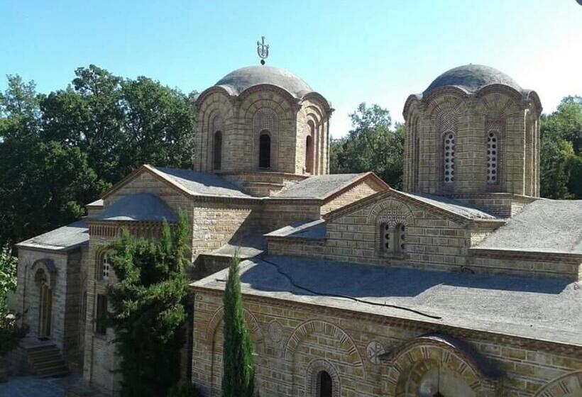 בית מלון כפרי Avra