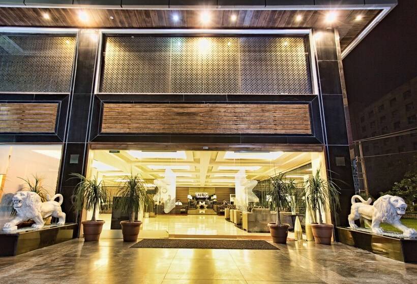 Отель Mercure Chandigarh Tribune Chowk