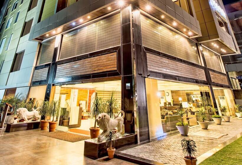 Отель Mercure Chandigarh Tribune Chowk