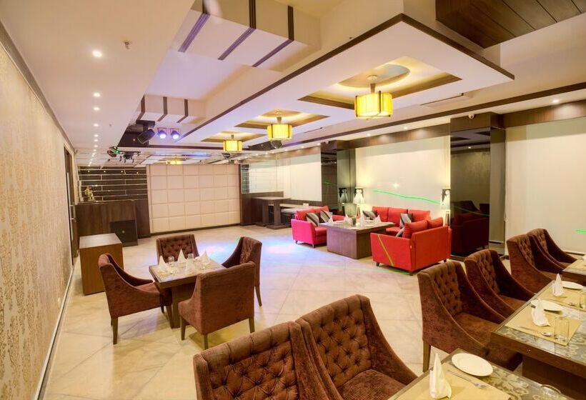 Отель Mercure Chandigarh Tribune Chowk