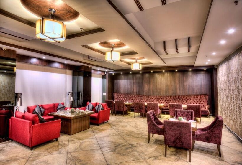 Отель Mercure Chandigarh Tribune Chowk