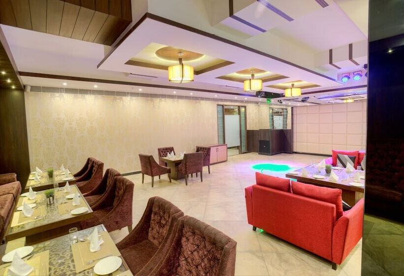 Отель Mercure Chandigarh Tribune Chowk