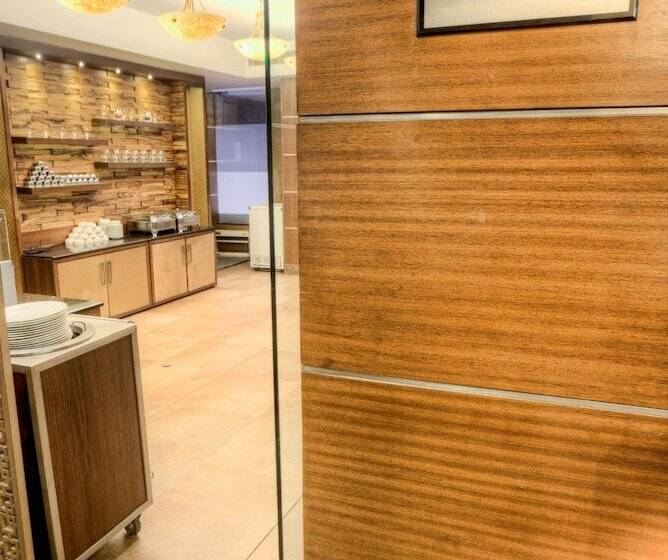 Отель Mercure Chandigarh Tribune Chowk