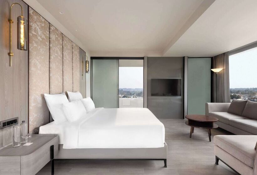 Отель Mercure Chandigarh Tribune Chowk