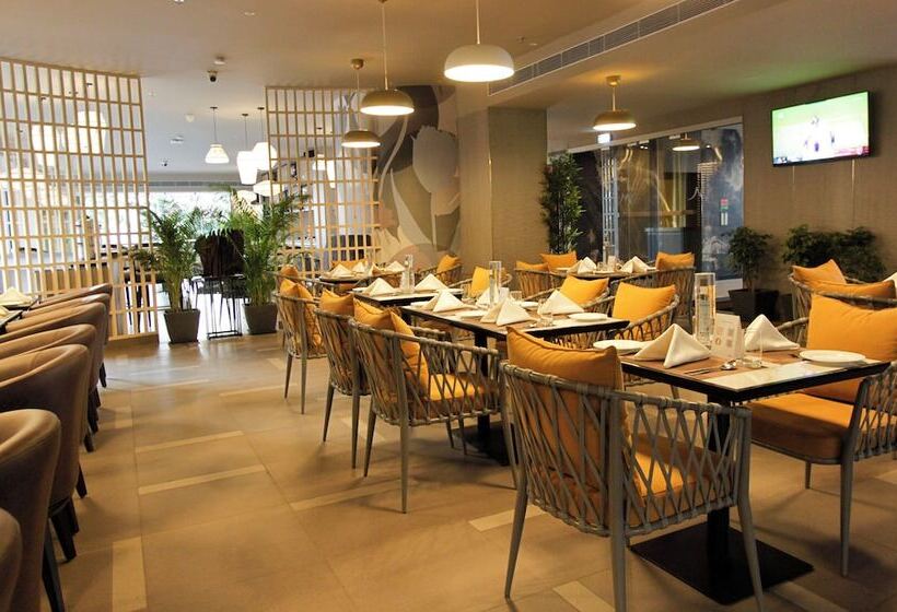 Отель Mercure Chandigarh Tribune Chowk