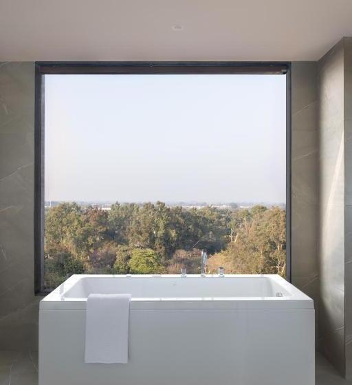 Отель Mercure Chandigarh Tribune Chowk