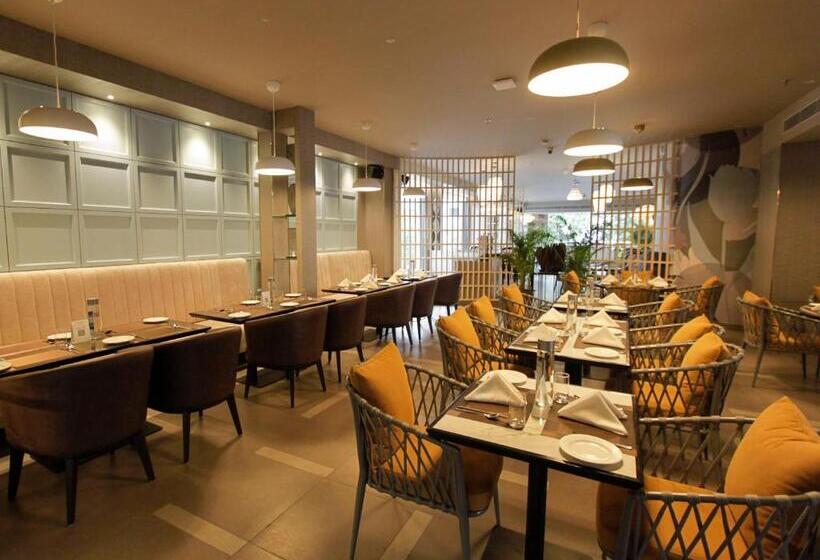 Отель Mercure Chandigarh Tribune Chowk