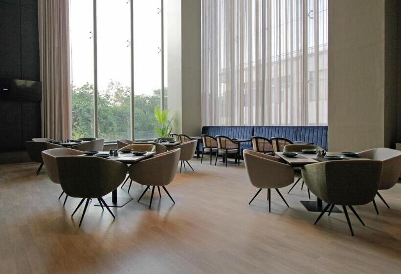 Отель Mercure Chandigarh Tribune Chowk