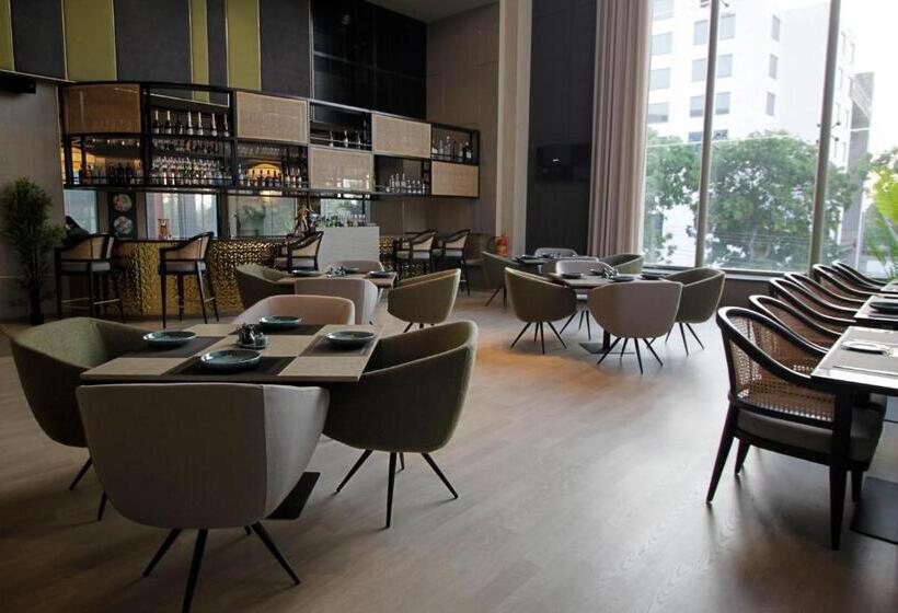 Отель Mercure Chandigarh Tribune Chowk