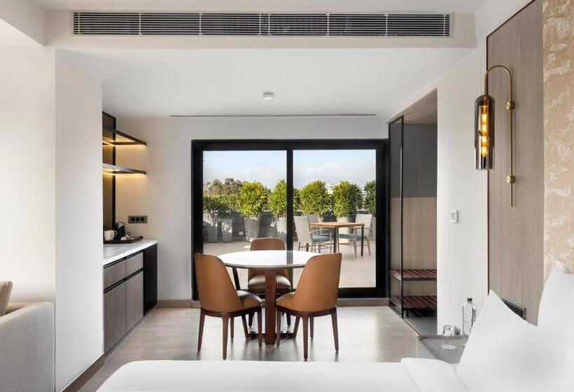 Отель Mercure Chandigarh Tribune Chowk