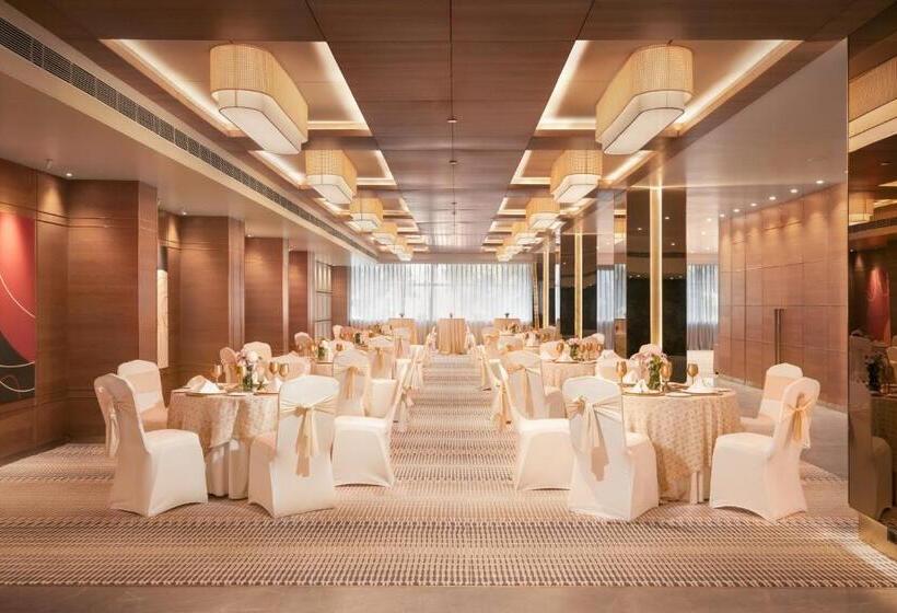 Отель Mercure Chandigarh Tribune Chowk