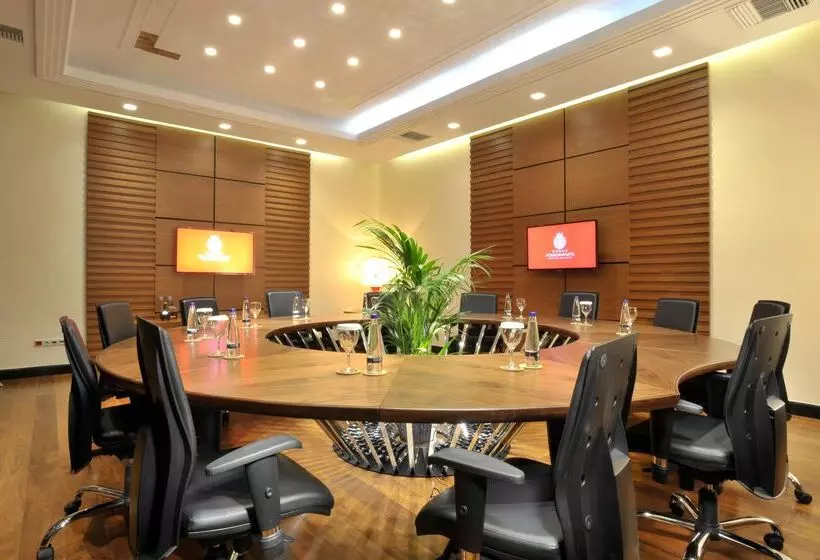 Отель Pomegranate Wellness Spa