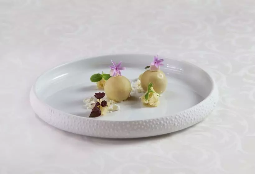 Отель Pomegranate Wellness Spa