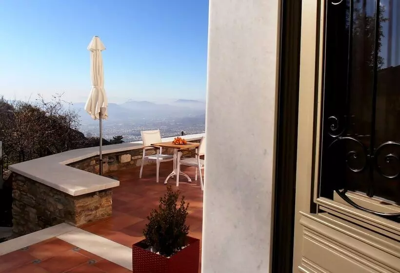 호텔 The Lotus Tree