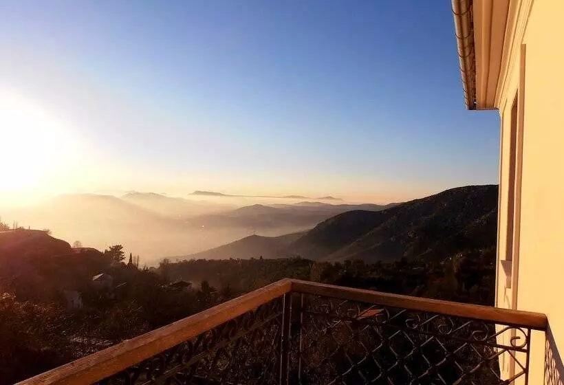 호텔 The Lotus Tree