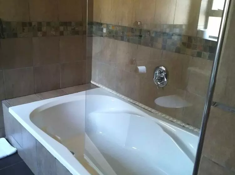 هتل 24 Onvrey Guest House