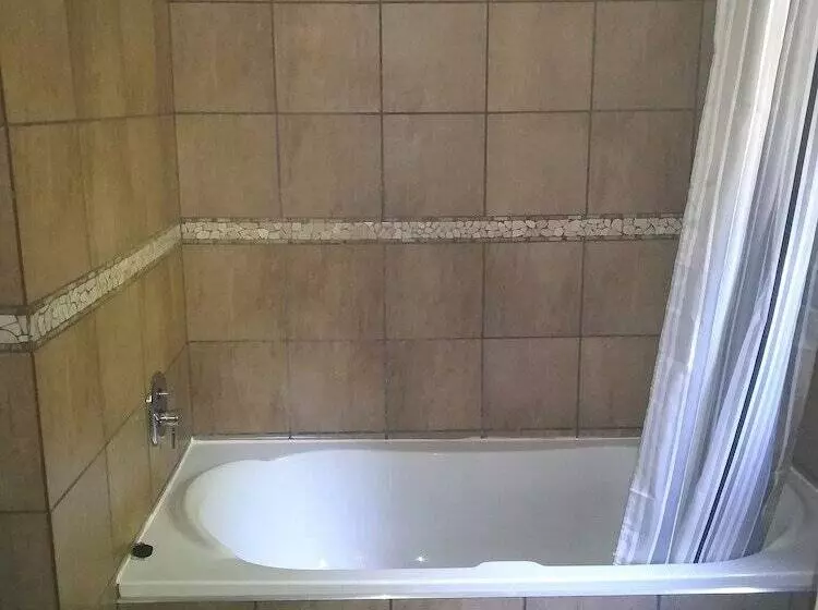 هتل 24 Onvrey Guest House