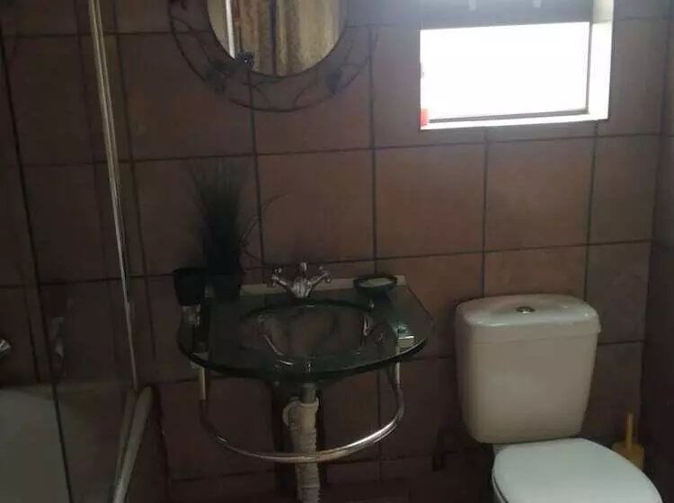 هتل 24 Onvrey Guest House