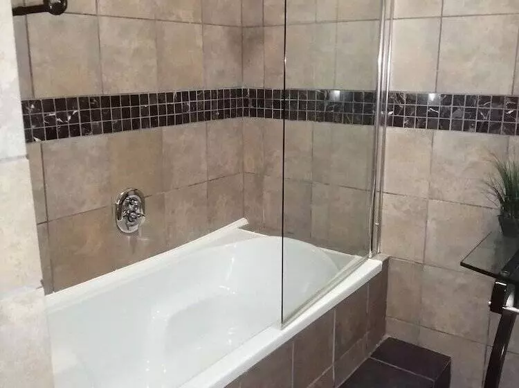 هتل 24 Onvrey Guest House