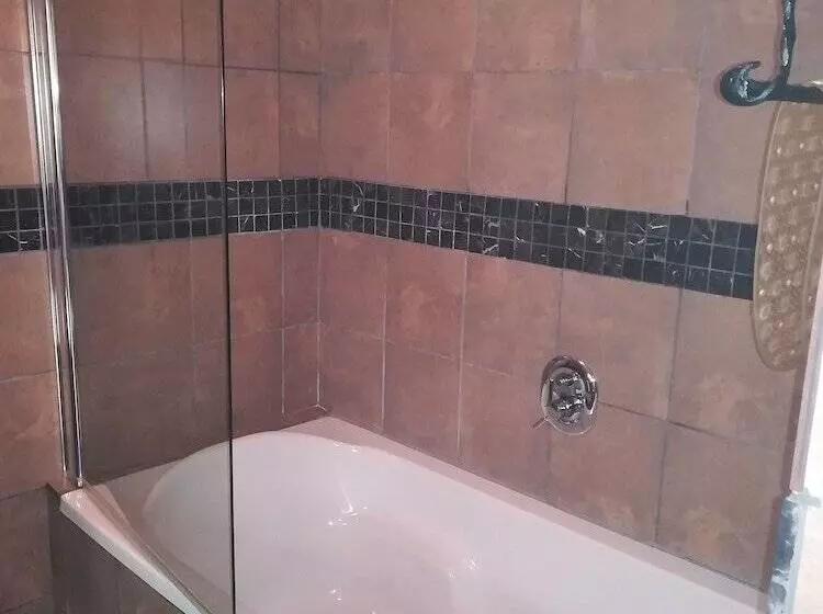 هتل 24 Onvrey Guest House