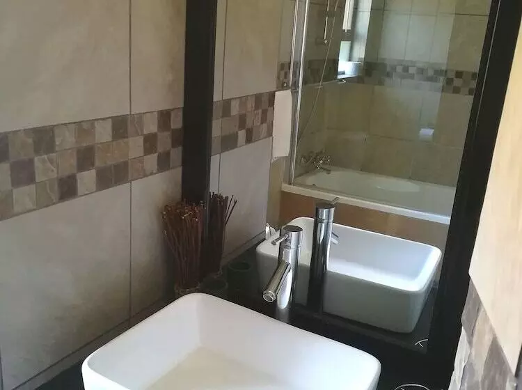 هتل 24 Onvrey Guest House