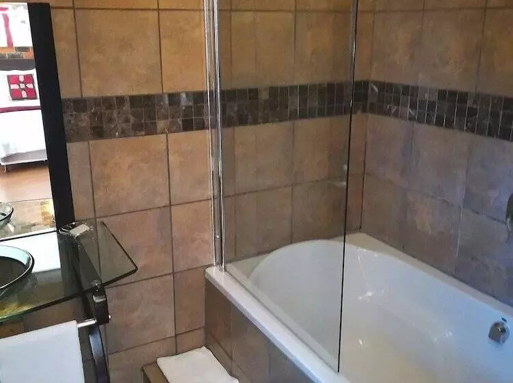 هتل 24 Onvrey Guest House