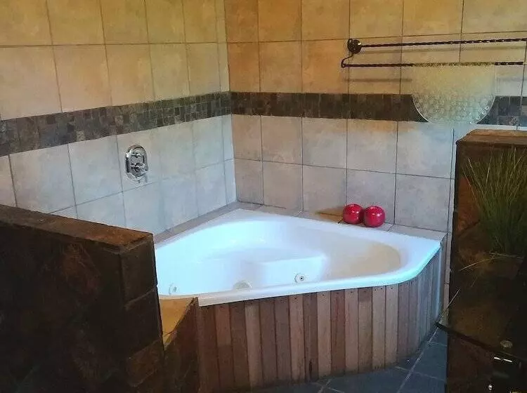 هتل 24 Onvrey Guest House