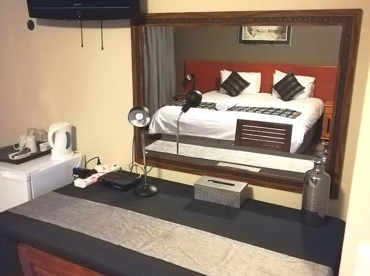 هتل 24 Onvrey Guest House