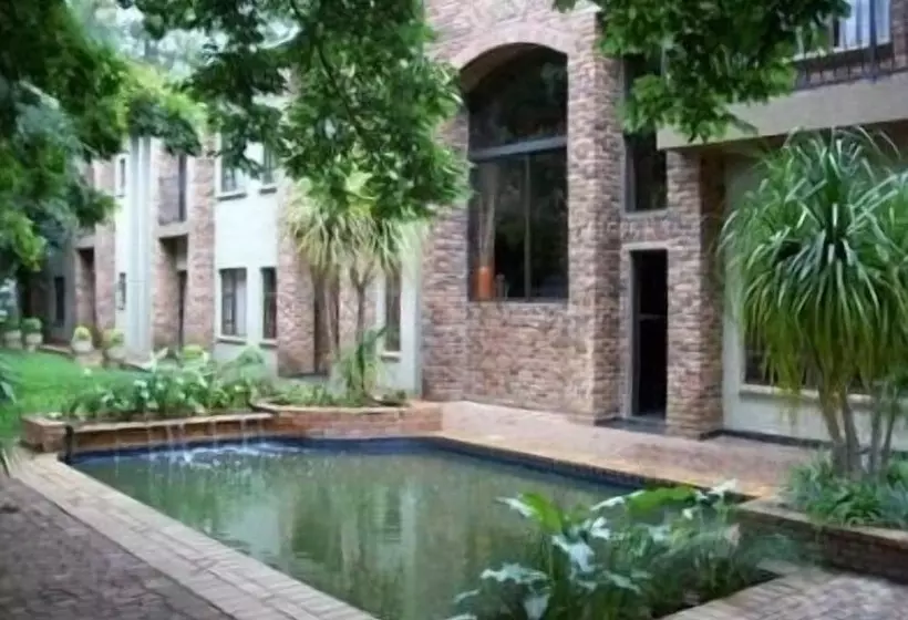 هتل 24 Onvrey Guest House