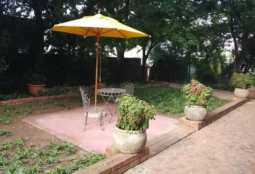 هتل 24 Onvrey Guest House