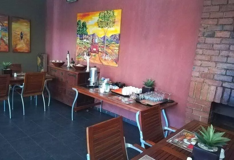 هتل 24 Onvrey Guest House