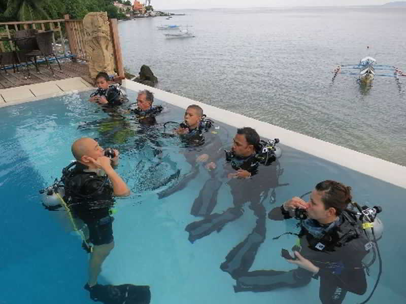 Hotel Aiyanar Beach And Dive Resort