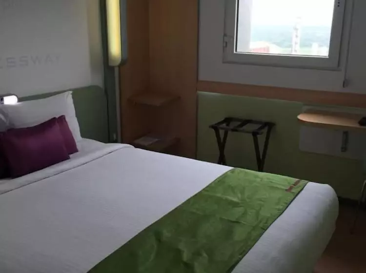 Отель Caspia Pro Greater Noida