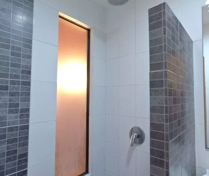 Hotell Express Inn   Mactan