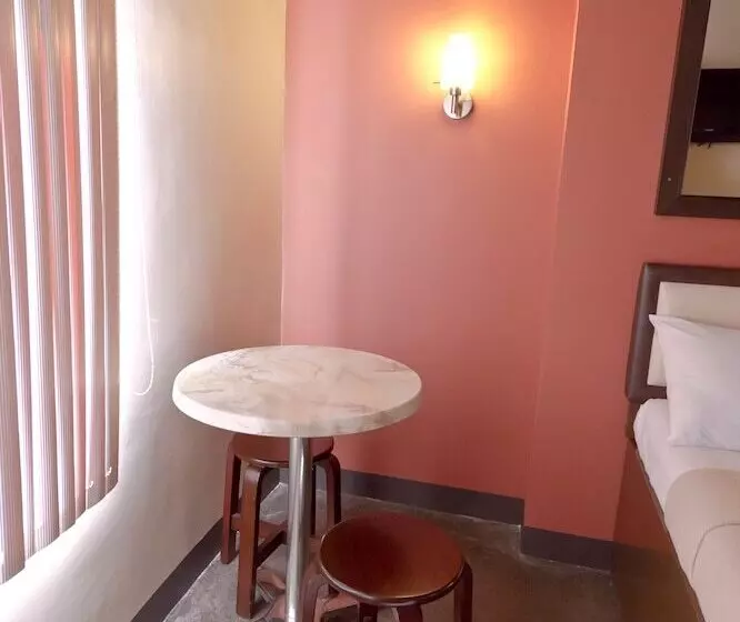 Hotell Express Inn   Mactan