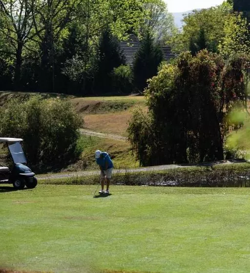 Отель Gooderson Monks Cowl Golf Resort