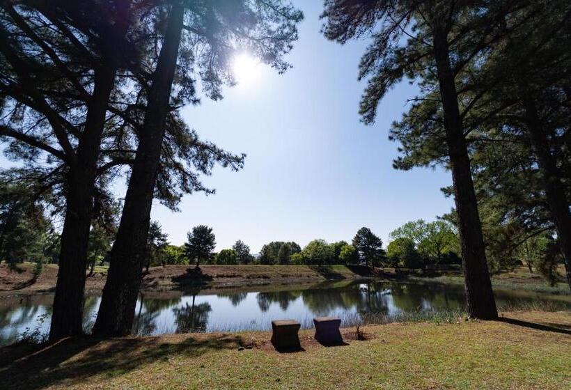 Отель Gooderson Monks Cowl Golf Resort