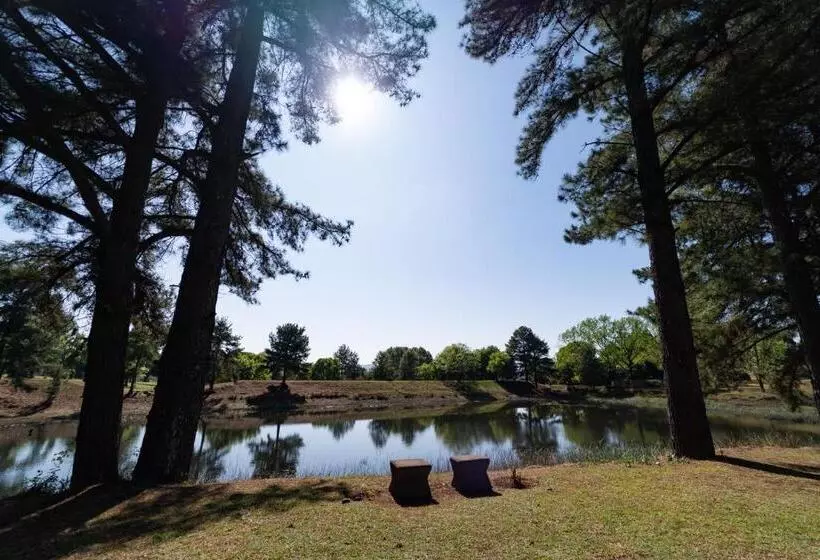 Отель Gooderson Monks Cowl Golf Resort