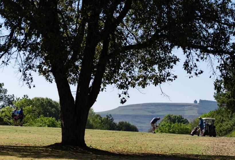 Отель Gooderson Monks Cowl Golf Resort