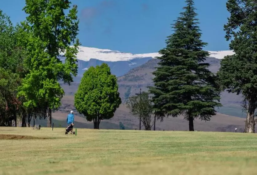 Отель Gooderson Monks Cowl Golf Resort