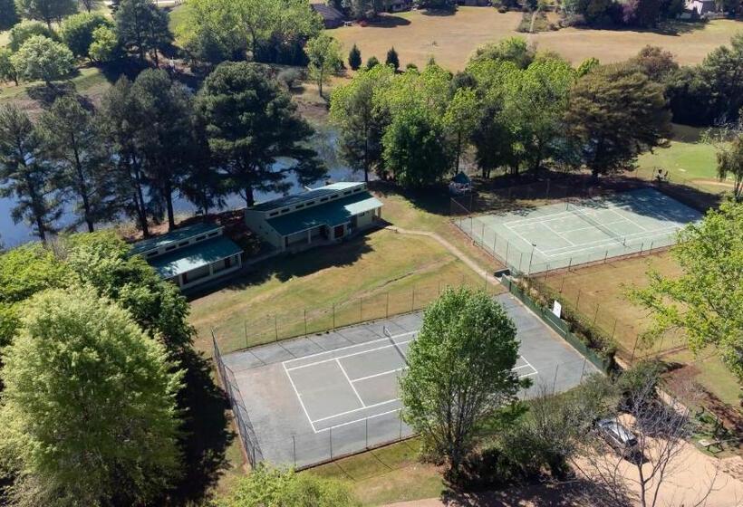 Отель Gooderson Monks Cowl Golf Resort