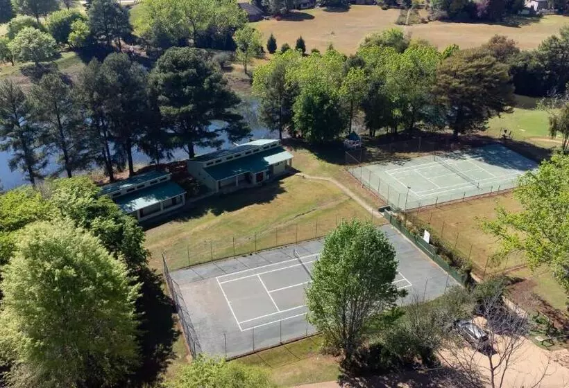 Отель Gooderson Monks Cowl Golf Resort