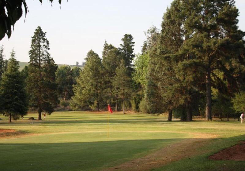 Отель Gooderson Monks Cowl Golf Resort