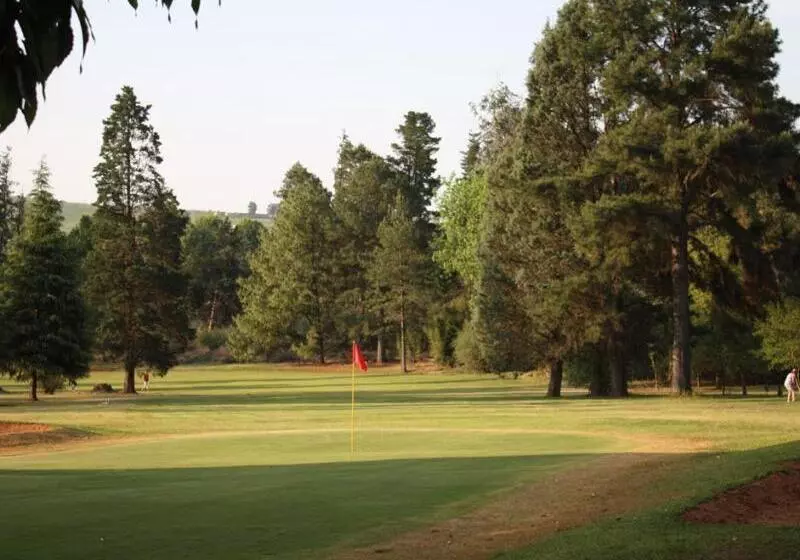 Отель Gooderson Monks Cowl Golf Resort