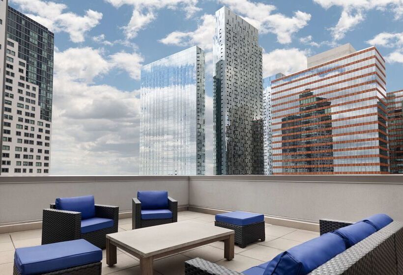 Отель Hilton Garden Inn Long Island City New York